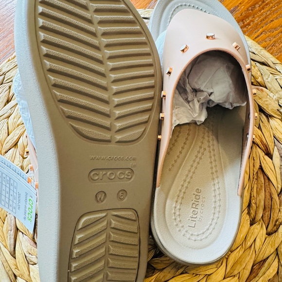 Crocs women’s studded Brooklyn flip flop wedges size 6 - Picture 12 of 15
